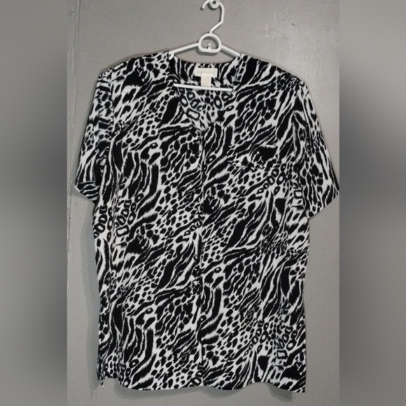 christie & jill Tops - Christie & Jill Black and White Animal Print Women's Top (lX)